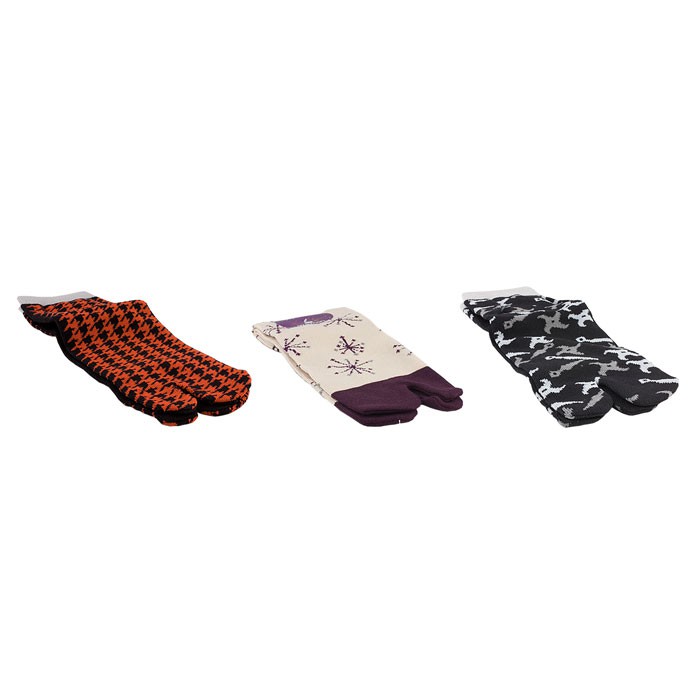 Trois paires de chaussettes cinq doigts Yugen lab en coton avec motifs japonais variés, idéales pour geta.