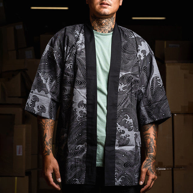 Chemise japonaise happi noire Yugen lab avec motif de vagues blanches, coupe fluide et manches larges