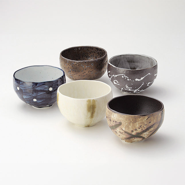 Coffret de 5 bols japonais Yugen lab en céramique artisanale aux textures et couleurs variées pour une table élégante