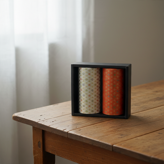 Coffret Yugen lab de deux boîtes à thé japonaises en fer blanc et papier washi avec motif géométrique Asanoha