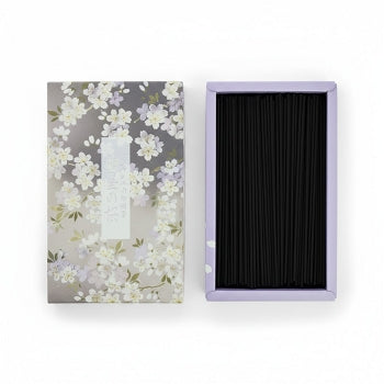 Coffret d'encens japonais Yugen lab avec 450 bâtonnets noirs et boîte décorée de fleurs de cerisier délicates