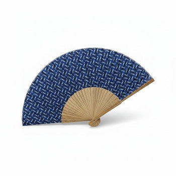 Éventail pliant Yugen lab en bambou naturel et tissu bleu à motifs abstraits clairs, style japonais, 20 cm.