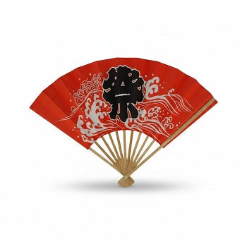 Éventail Yugen lab rouge en bambou et papier avec motif de vagues blanches et kanji noir matsuri