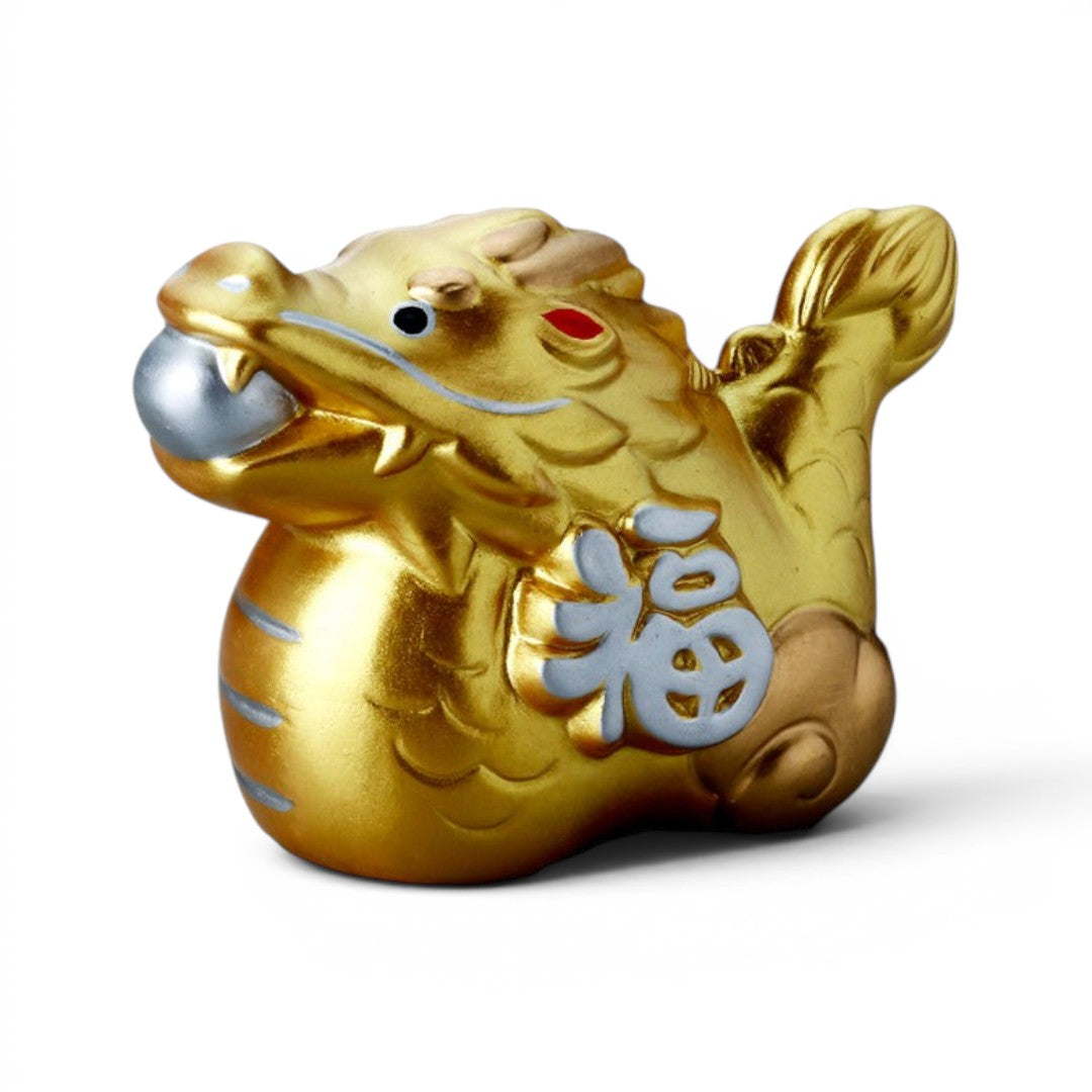 Figurine dragon porte-bonheur Yugen lab en porcelaine dorée avec détails en relief et finition brillante