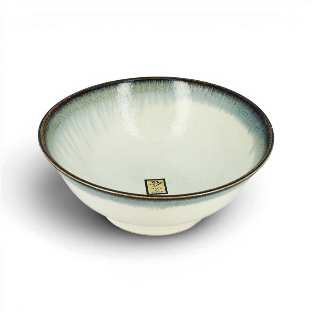 Grand bol japonais en céramique Yugen lab blanc avec un bord bleu dégradé, design artisanal fabriqué au Japon