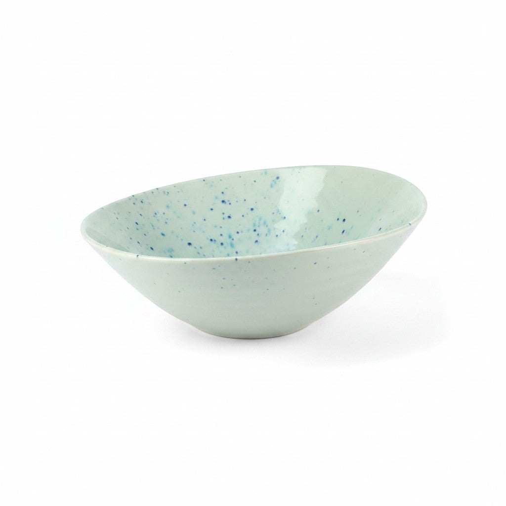 Grand bol Yugen lab blanc et bleu moucheté en céramique avec un bord irrégulier style japonais contemporain