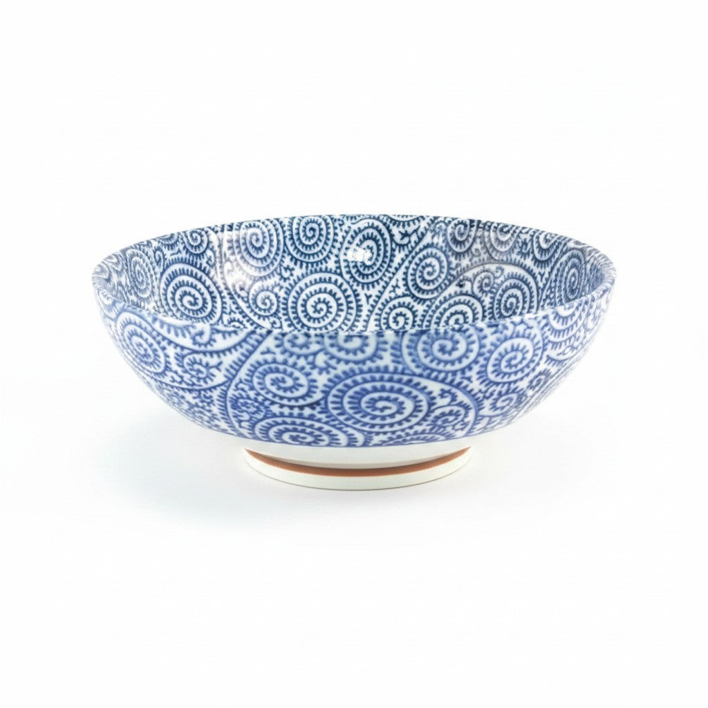 Grand bol japonais Yugen lab en céramique blanche et bleue avec motif traditionnel takokarakusa en spirales