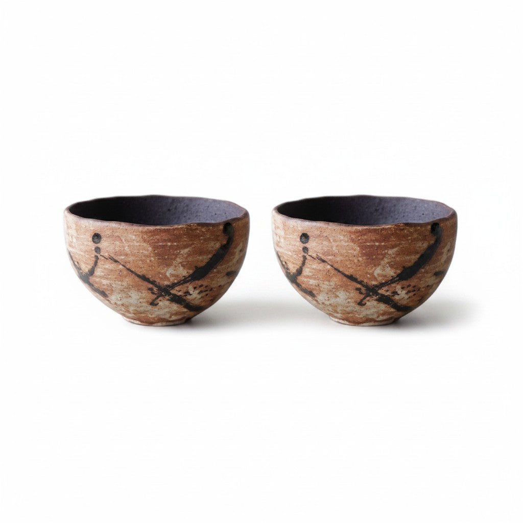 Set de 2 grands bols Yugen lab en céramique artisanale, style wabi-sabi, tons brun terre et motifs noirs à l'encre.