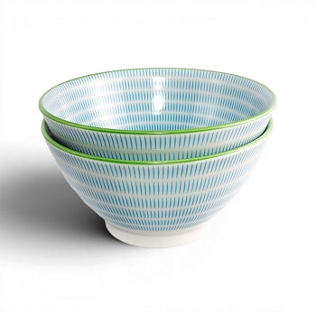 Set de 2 grands bols japonais en porcelaine blanche à rayures turquoise et bord vert, sur fond blanc