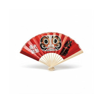 Mini éventail japonais Yugen lab rouge avec motif Daruma central, détails noirs, blancs et dorés sur support inclus.