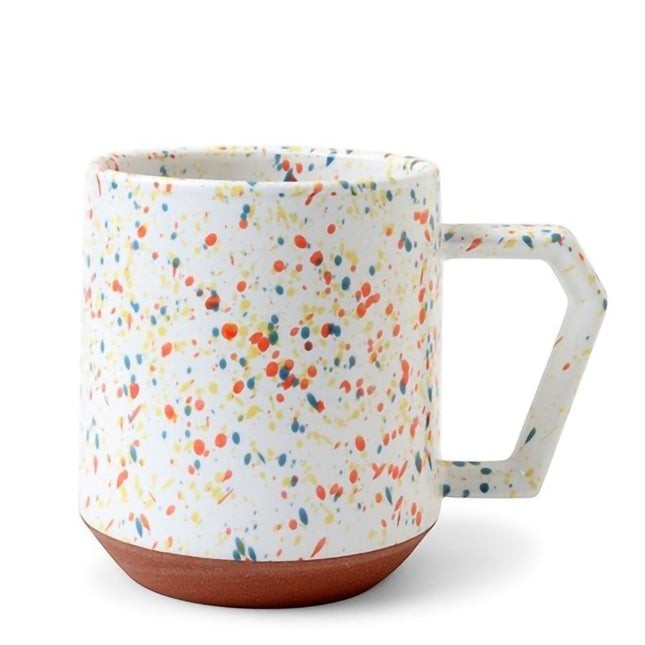 Mug Yugen lab en céramique blanche avec éclaboussures de peinture colorées et anse géométrique moderne