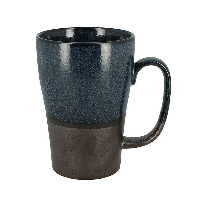 Grand mug Yugen lab en céramique japonaise bicolore bleu et marron avec une finition texturée et une anse pratique