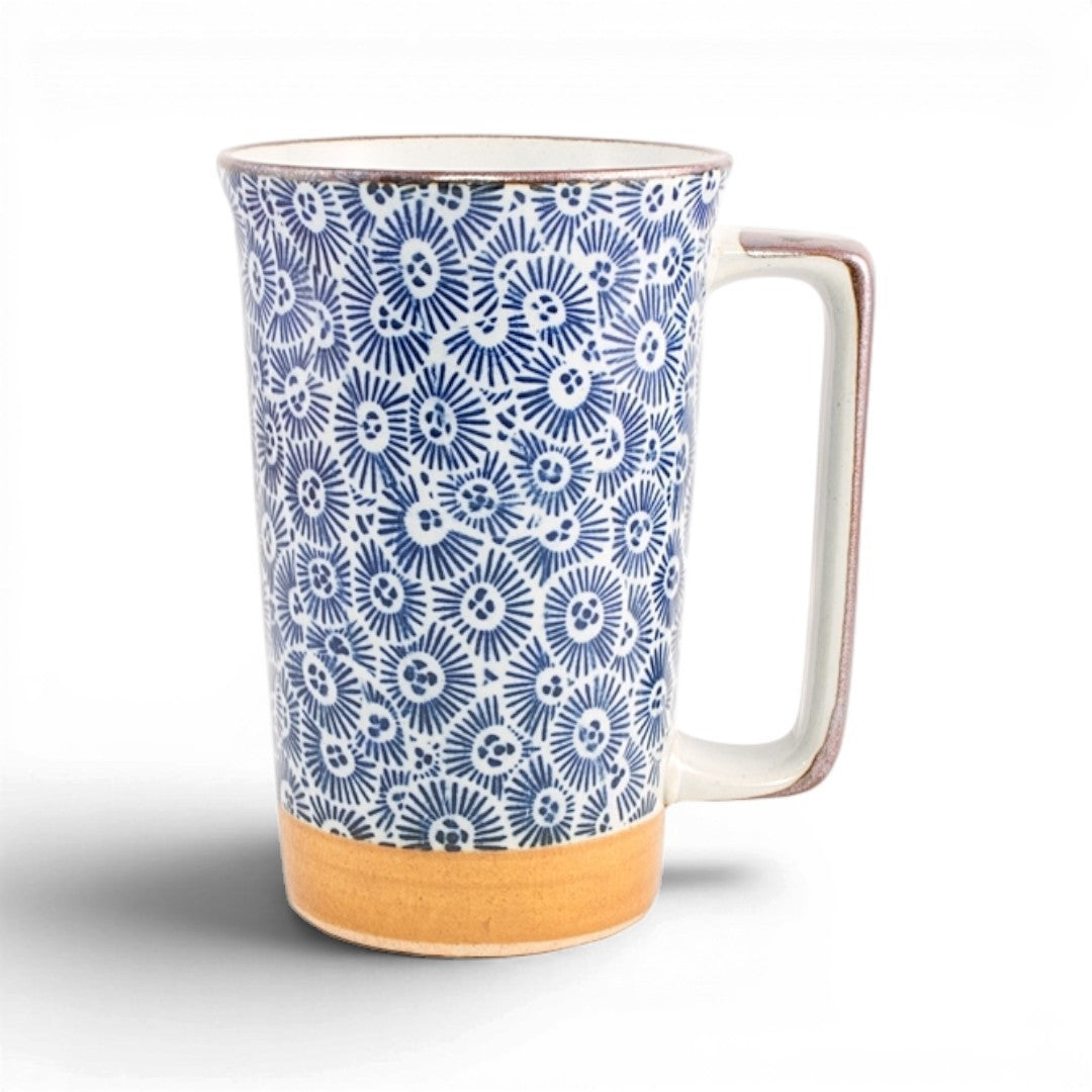 Grand mug Yugen lab en céramique avec motif oursin bleu et blanc et base en terre cuite naturelle