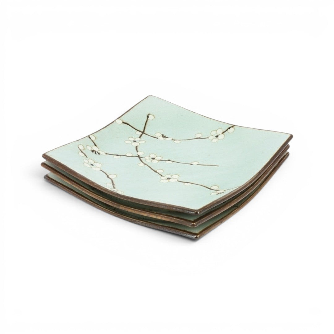 Set de 3 plats carrés Yugen lab en porcelaine bleue avec motif de fleurs de cerisier délicates