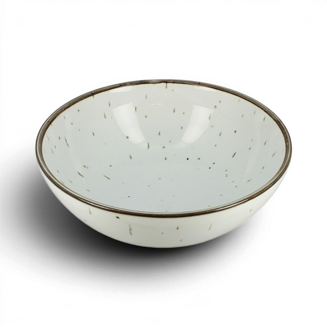 Saladier Yugen lab en céramique blanche japonaise avec des mouchetures marron et un bord élégant