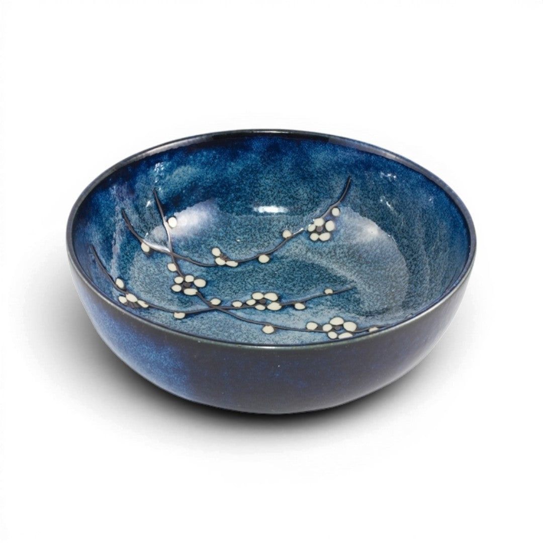 Saladier Yugen lab en céramique bleue avec motif de branches de cerisier blanc, style artisanal japonais