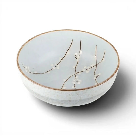 Saladier Yugen lab en céramique japonaise bleu clair avec motifs de branches et fleurs blanches à l'intérieur