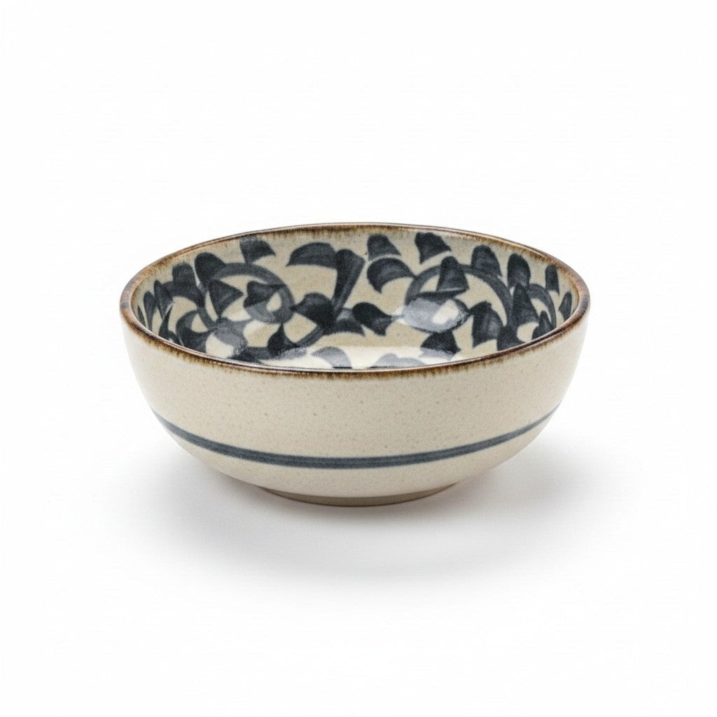 Saladier en céramique Yugen lab avec motif de pieuvre stylisée noir sur fond blanc, forme évasée artisanale.
