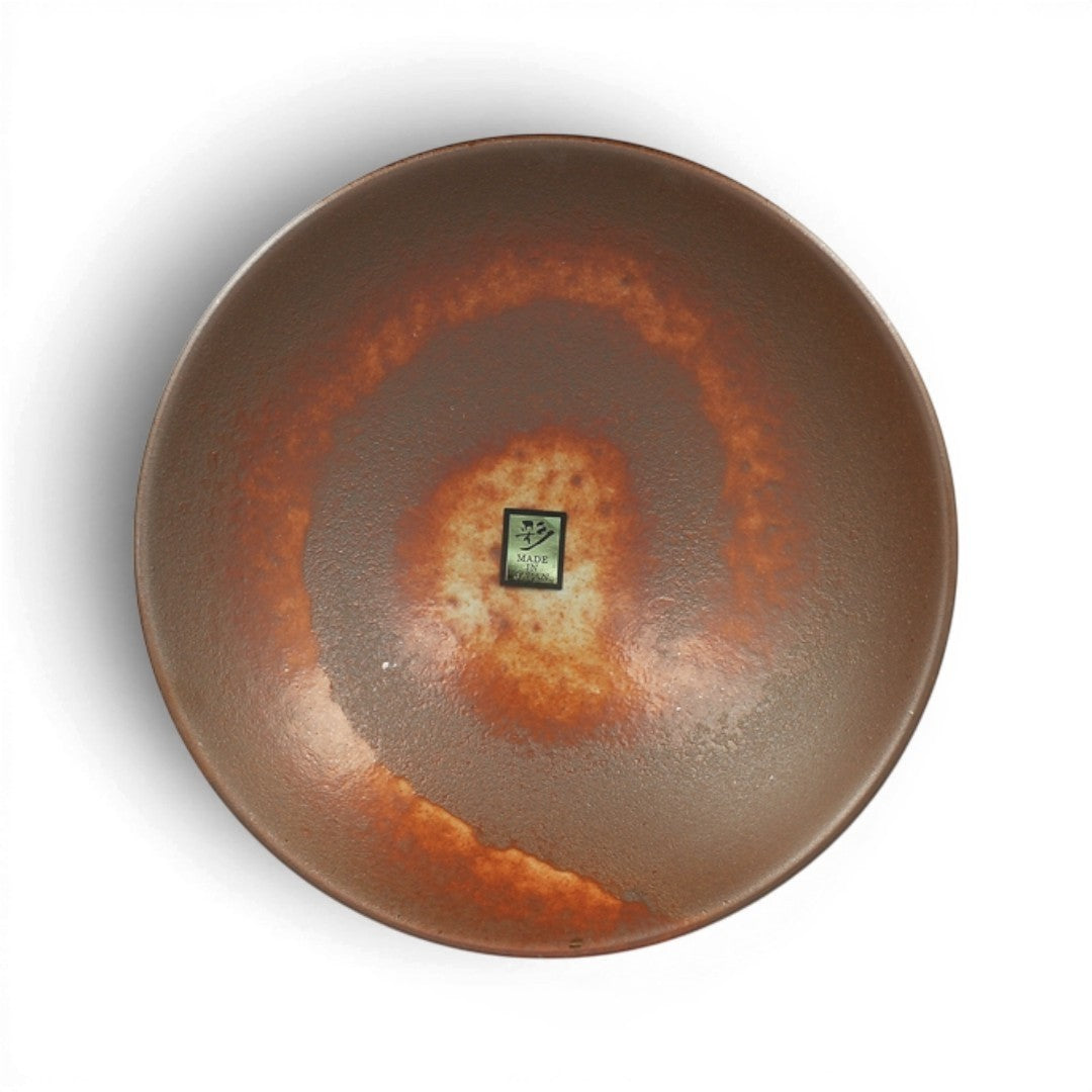Saladier Yugen lab en céramique japonaise rouge rouille avec nuances de couleurs artisanales