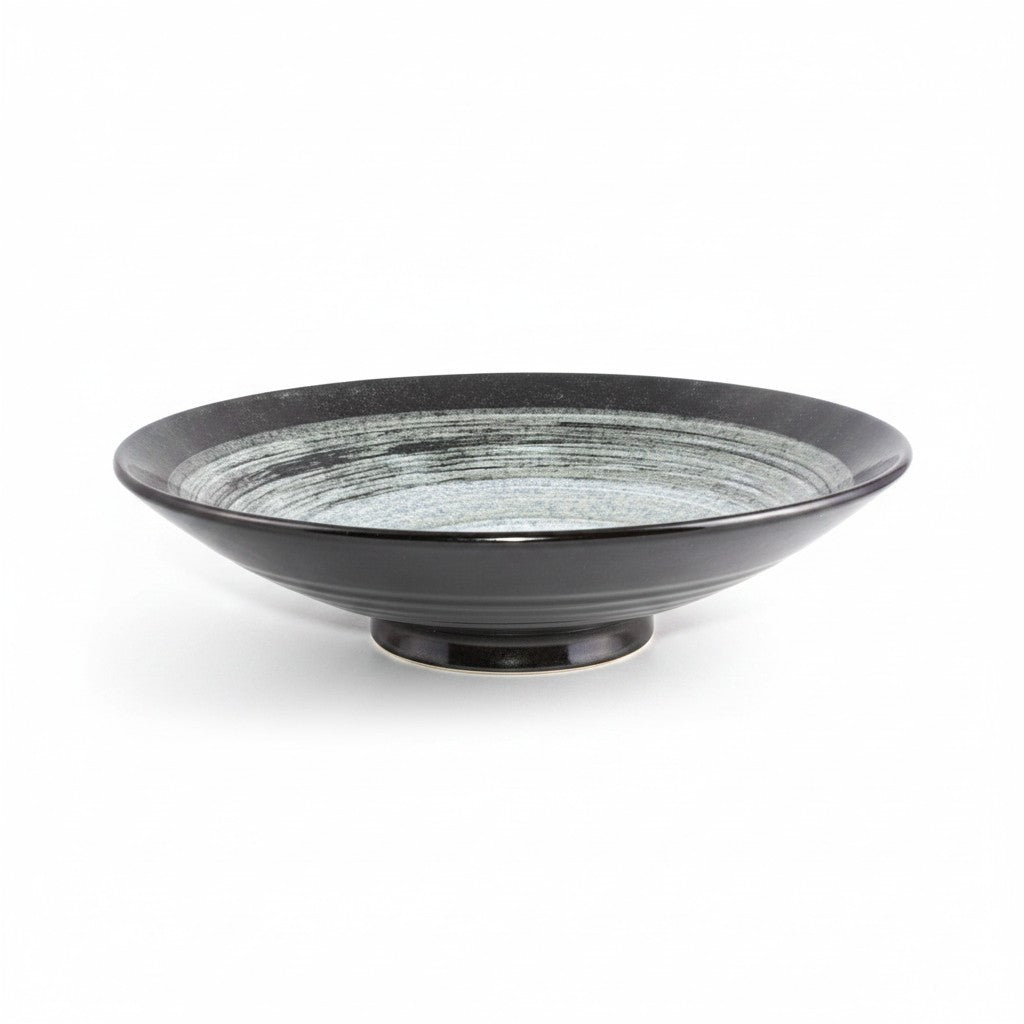 Saladier Yugen lab en céramique et grès noir avec intérieur patiné blanc, style japonais contemporain