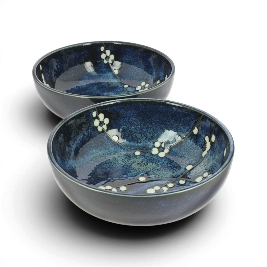 Set de deux saladiers Yugen lab en céramique bleu nuit avec motif de fleurs de cerisier japonaises