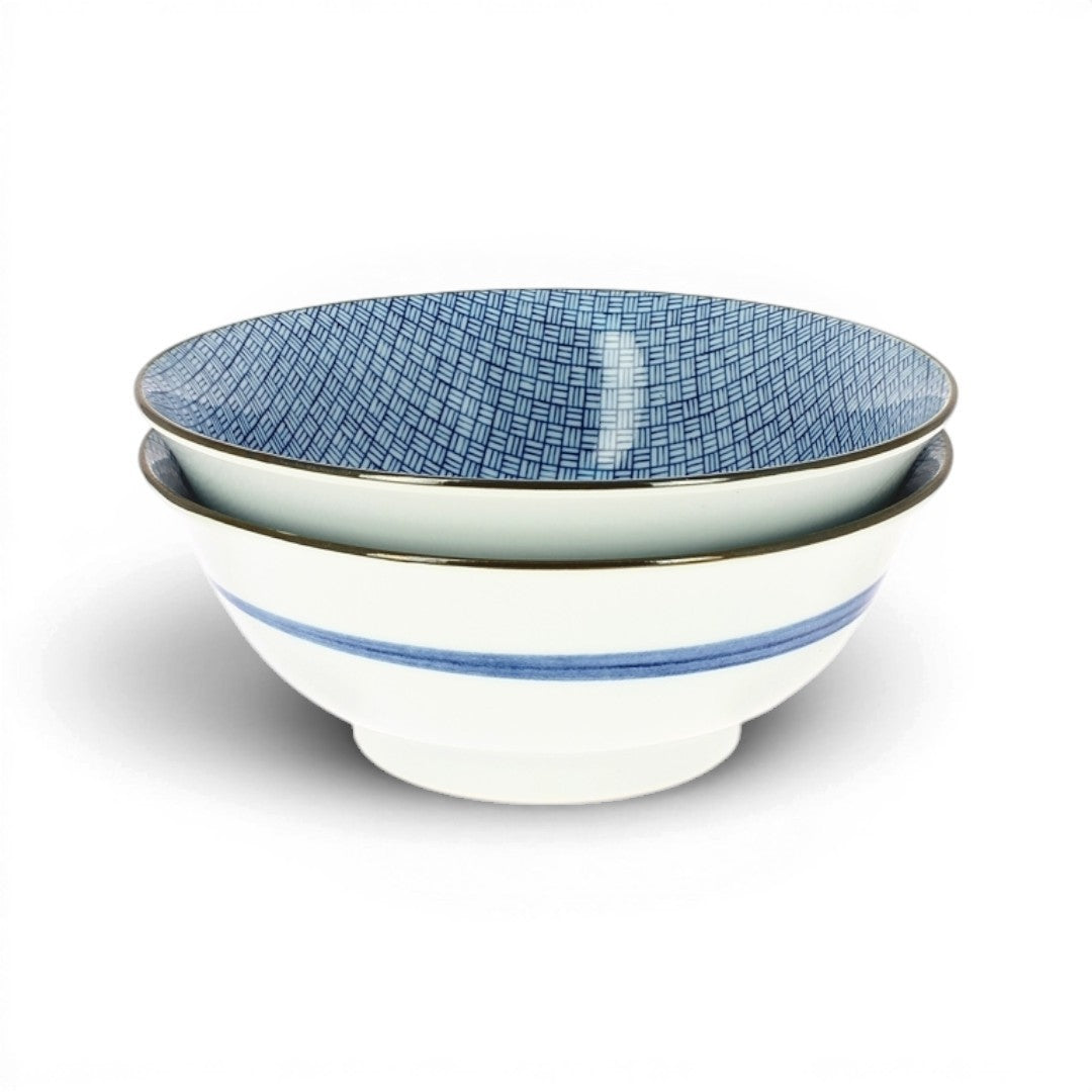 Ensemble de deux grands saladiers Yugen lab en céramique blanche et bleue avec motif damier japonais