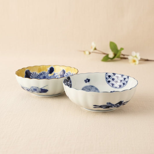 Set de 2 saladiers Yugen lab en céramique japonaise avec motifs floraux bleus sur fond blanc et jaune