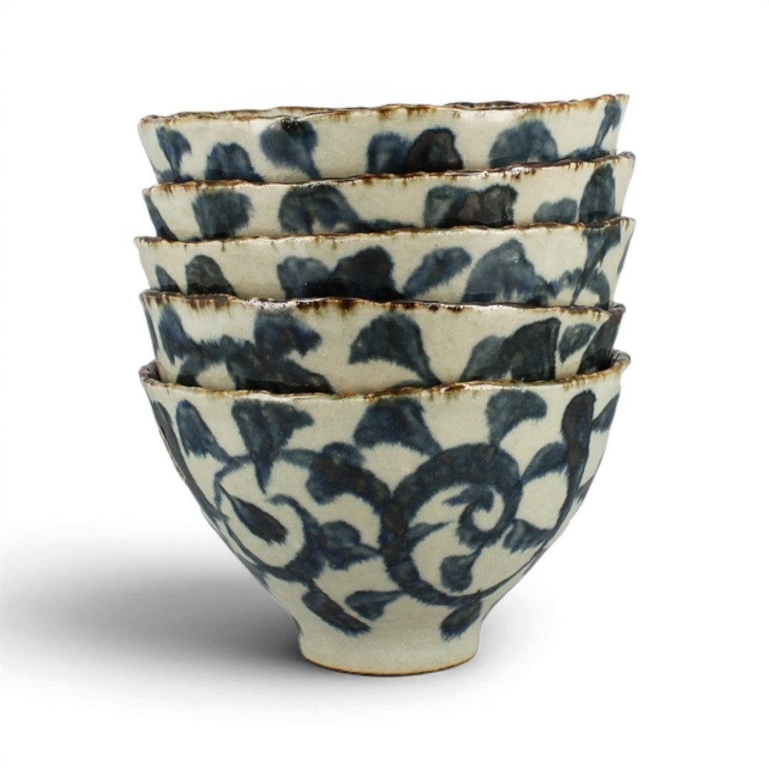 Set de 5 bols Yugen lab en porcelaine japonaise avec motifs arabesques bleus et bords effet vieilli