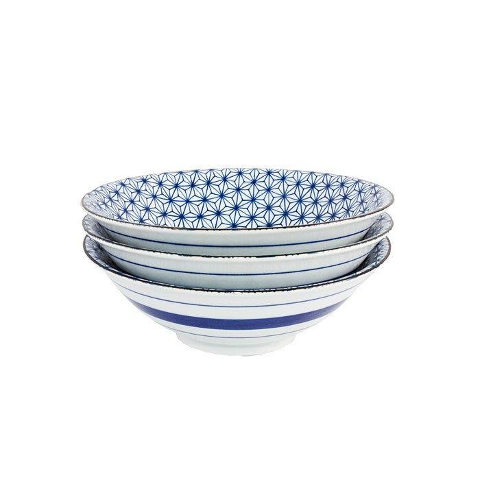 Set de 3 bols japonais Yugen lab en céramique blanche avec motifs floraux et lignes bleues, style traditionnel.