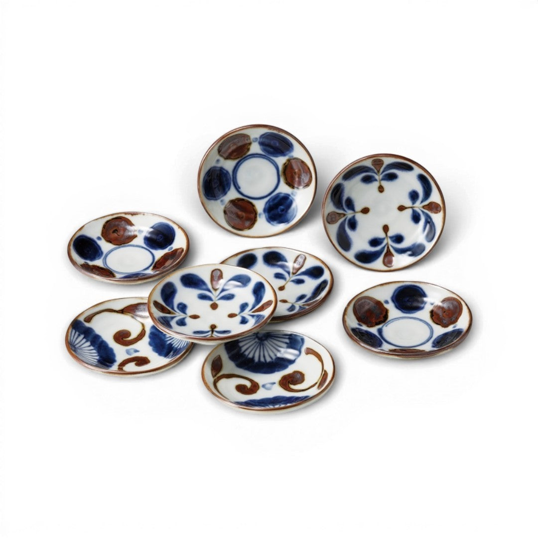 Set de 8 coupelles Yugen lab en céramique japonaise avec motifs bleus et marron, style tribal et authentique.