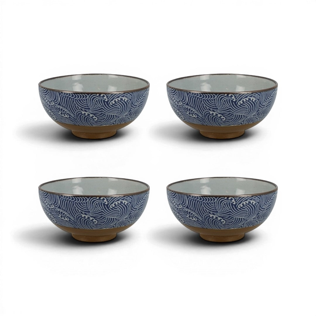 Set de quatre bols Yugen lab en céramique bleue et blanche avec motif traditionnel de vagues japonaises