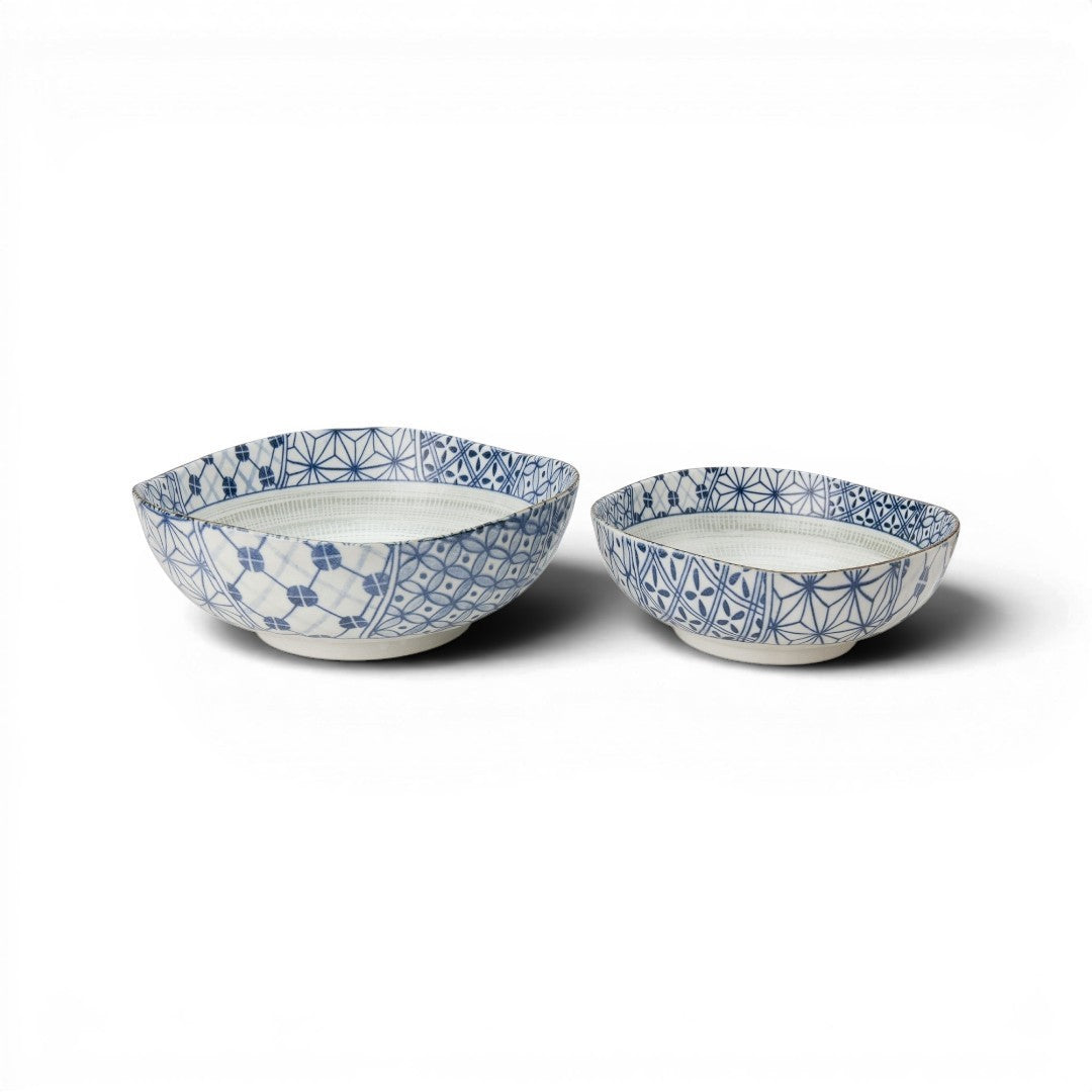Set de 2 saladiers Yugen lab en céramique japonaise avec motifs patchwork bleus et blancs sur fond blanc