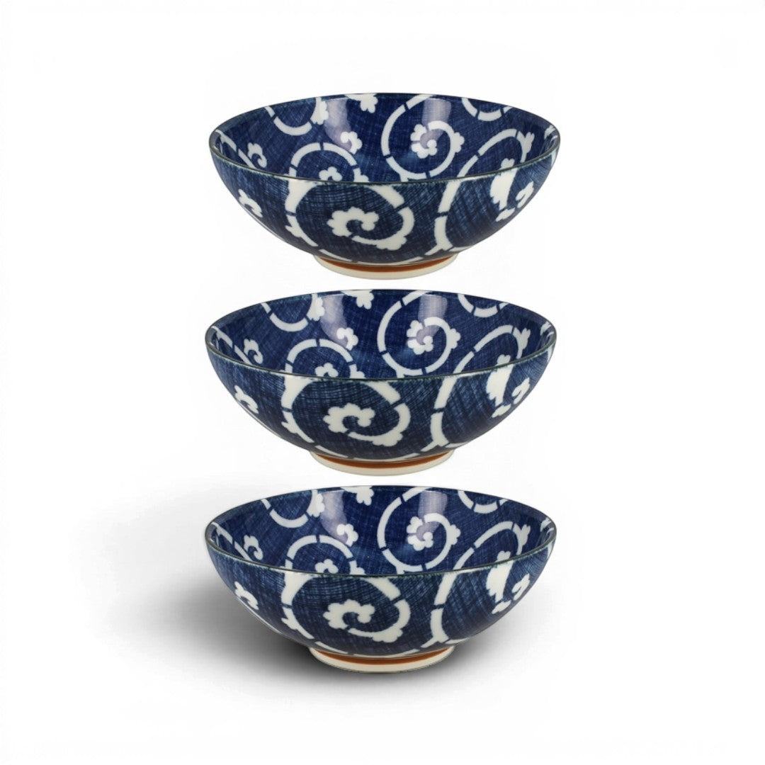 Set de 3 saladiers Yugen lab en céramique japonaise bleue et blanche avec motif traditionnel Karakusa