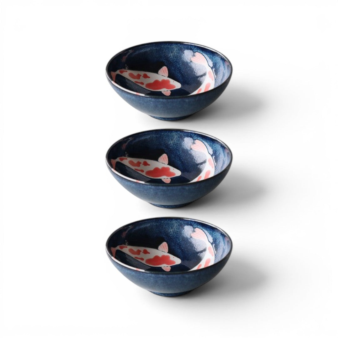 Set de trois saladiers Yugen lab en céramique bleu indigo avec motifs de poissons koï peints à la main