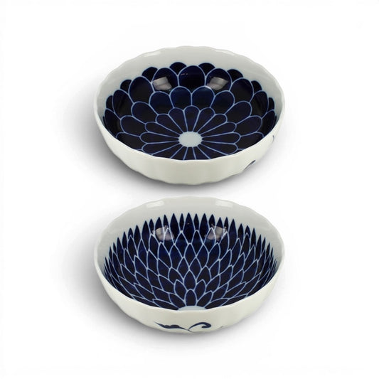 Set de 2 saladiers Yugen lab en porcelaine japonaise blanche et bleue avec motifs floraux et bords ondulés