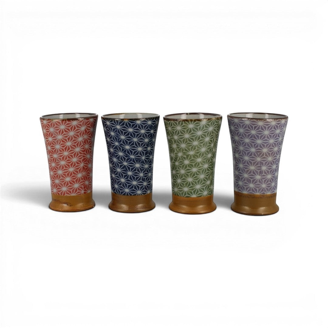 Set de 4 tasses à thé japonaises Yugen lab avec motif asanoha géométrique en rouge, bleu, vert et violet