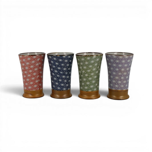 Set de 4 tasses à thé japonaises Yugen lab avec motif asanoha géométrique en rouge, bleu, vert et violet