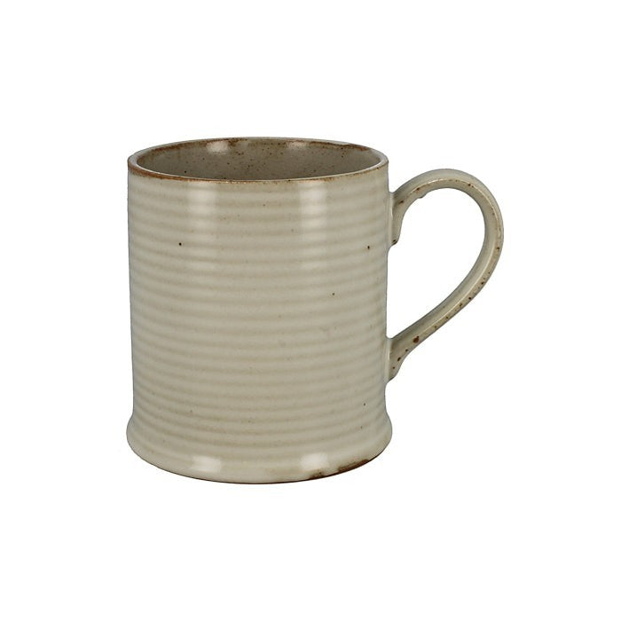 Tasse Yugen lab en céramique beige avec surface nervurée, style artisanal japonais minimaliste de 300 ml.