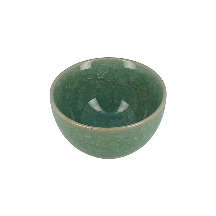 Tasse japonaise Yugen lab en céramique vert céladon avec un fini craquelé élégant pour thé ou matcha