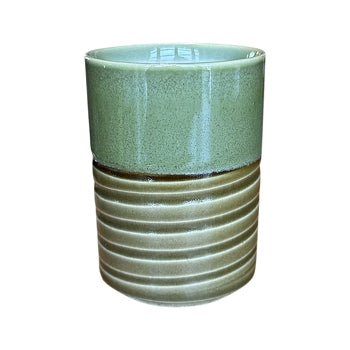 Tasse à thé japonaise Yugen lab Machiko en porcelaine bleu vert avec base nervurée et design minimaliste