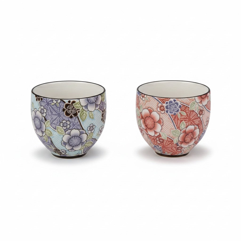 Set de deux tasses japonaises Yugen lab en céramique sans anse avec motifs floraux colorés sur fond blanc