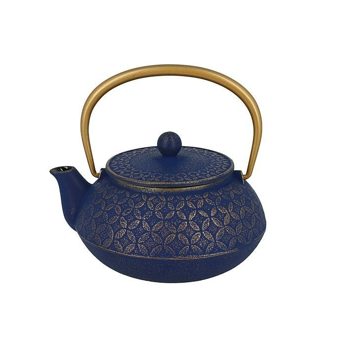 Théière en fonte bleue Yugen lab avec motifs floraux dorés et anse dorée, style japonais contemporain