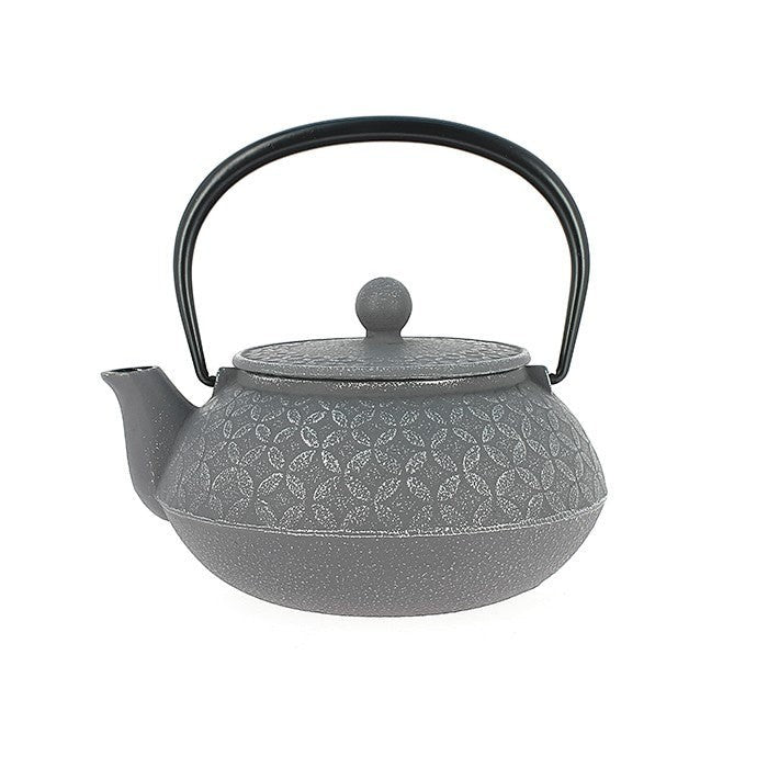 Théière en fonte grise Yugen lab avec motif géométrique traditionnel et anse noire, contenance 0,65 L
