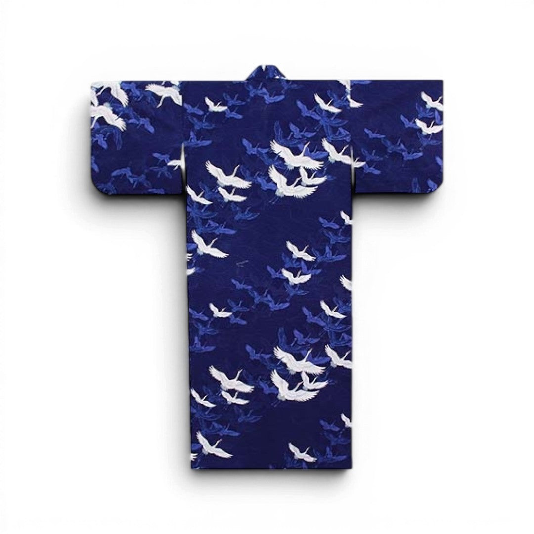 Yukata Yugen lab bleu marine avec motif traditionnel de cigognes blanches en vol, vêtement japonais léger en coton