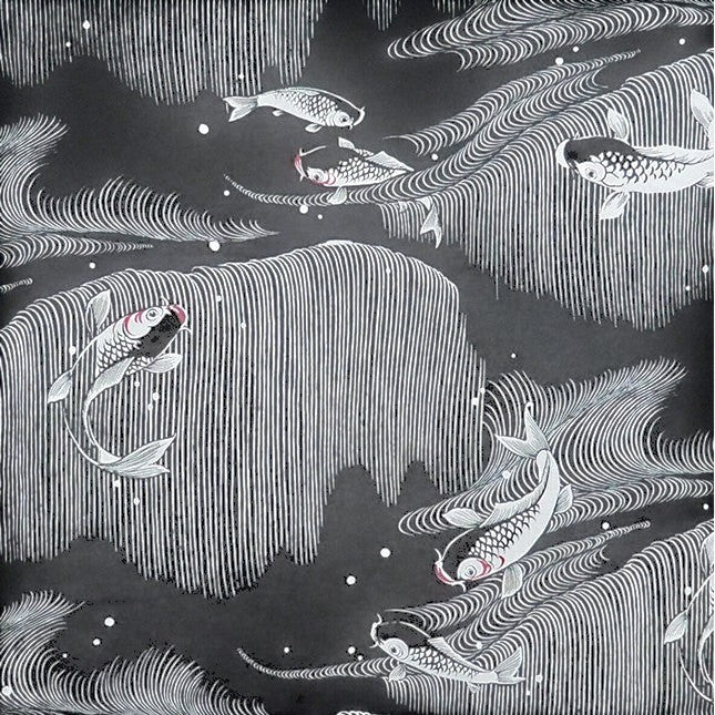 Yukata Yugen lab unisexe noir avec motif traditionnel de carpes koï blanches et détails rouges, style japonais.